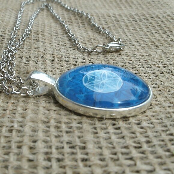 Flower of Life Design Glass Cabochon Pendant Necklace - Picture 5 of 13